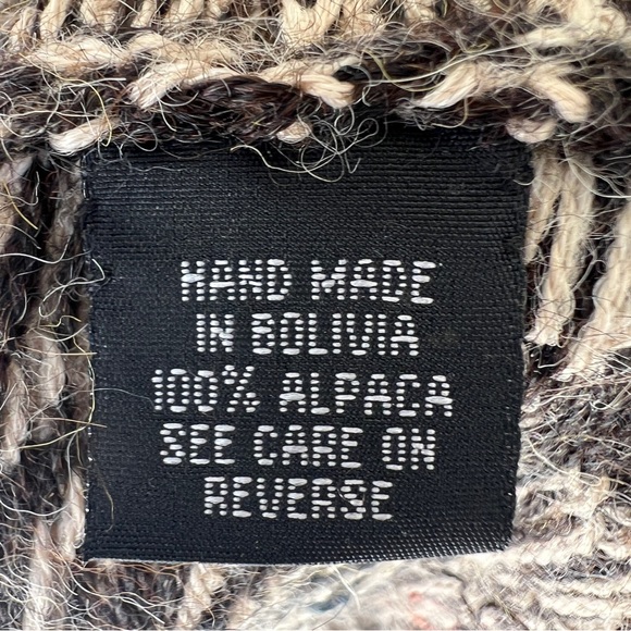 INTIWARA 100% ALPACA BUTTON FRONT Excellent Pre-Owned Condition SIZE LARGE - Picture 9 of 9